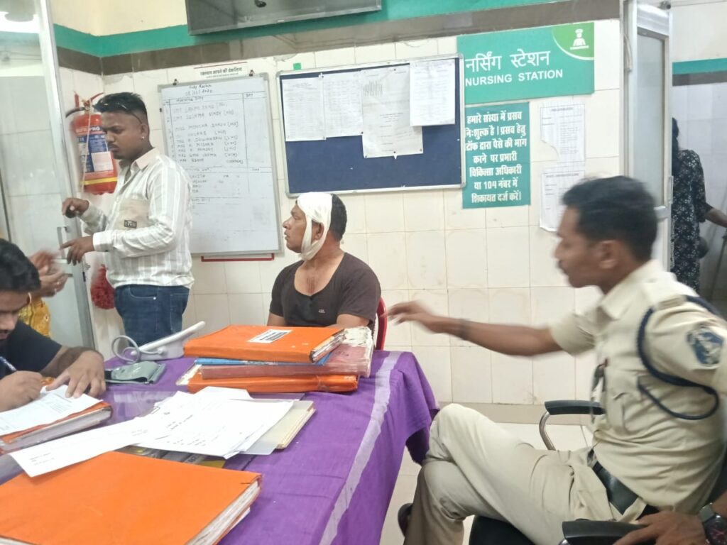 Stabbing in Raipur: A stabbing incident during the festivities...! A former councillor's family was attacked with sticks and knives.