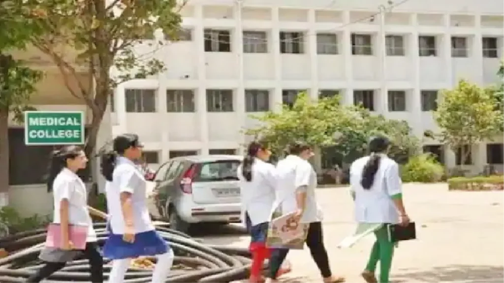 Govt Medical College : छत्तीसगढ़ को मिले तीन नए सरकारी मेडिकल कॉलेज…! स्वास्थ्य सेवाओं में आएगा बड़ा बदलाव