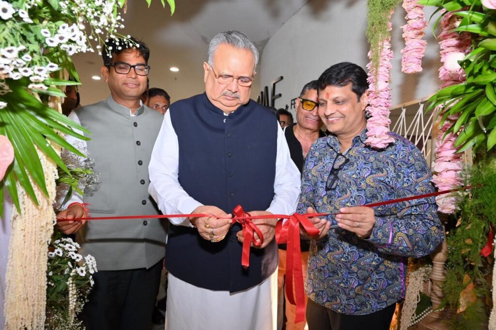 Swadeshi Multi-Brand Fashion : रायपुर में खुला भारत का पहला स्वदेशी मल्टी-ब्रांड फैशन डेस्टिनेशन Made As Me…! Ex CM  डॉ. रमन सिंह और वित्त मंत्री चौधरी ने किया भव्य उद्घाटन