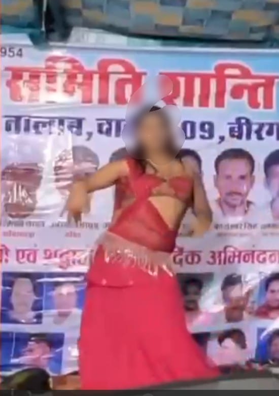 Chhath Mahaparva : छठ महापर्व में अश्लील डांस…! आयोजन समिति पर भड़के लोग…यहां देखें Video