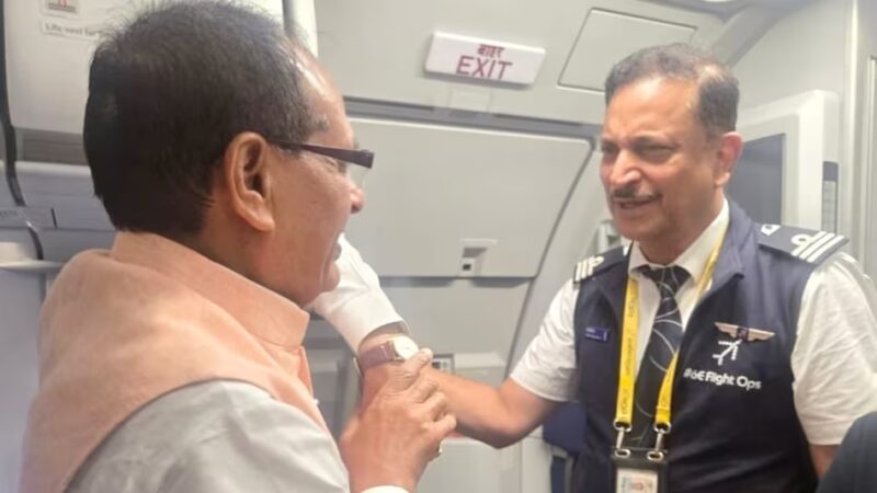 Patna to Delhi Flight: BJP MP becomes pilot on Patna-Delhi flight! Shivraj Singh Chouhan calls it an 'amazing experience'... watch here