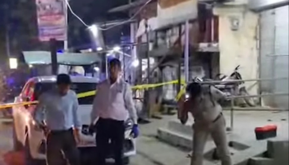 Indiscriminate Firing : बिलासपुर के मस्तूरी में जनपद उपाध्यक्ष के दफ्तर पर अंधाधुंध फायरिंग, दो लोग गंभीर, सुपारी किलिंग की आशंका