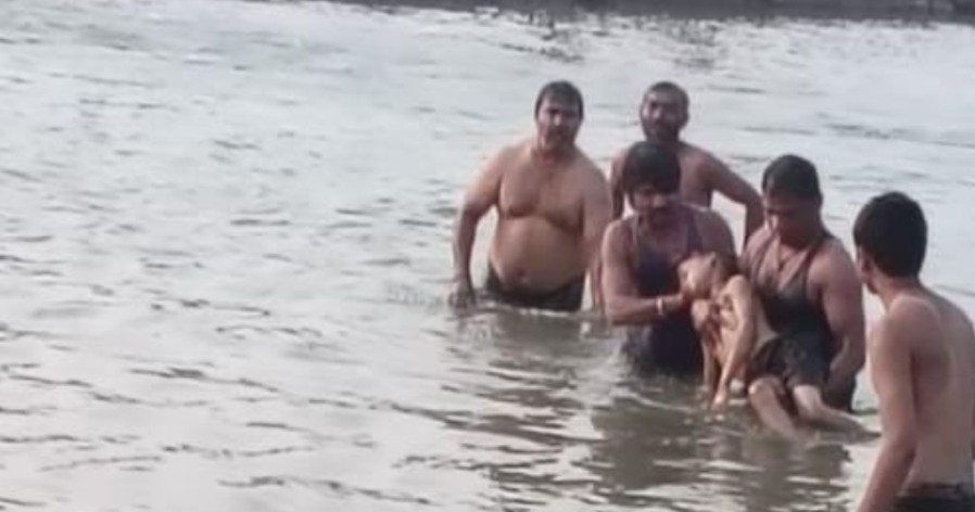 CG News: Child drowned in a dry river while bathing, declared dead by doctors in hospital