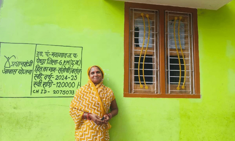 PMAY : छत्तीसगढ़ सरकार की योजनाओं से महिलाओं के जीवन में आ रहा है बदलाव, नवागांव की संतोषी ने कहा- सरकार बनी परिवार की नई उम्मीद