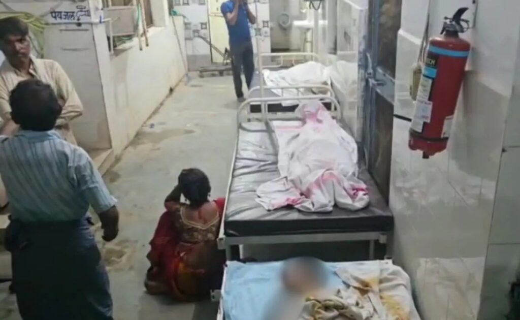 Durga Pratima Visarjan : बिग ब्रेकिंग…! दुर्गा प्रतिमा विसर्जन में बड़ा हादसा…ट्रैक्टर-ट्रॉली पलटने से 11 की मौत