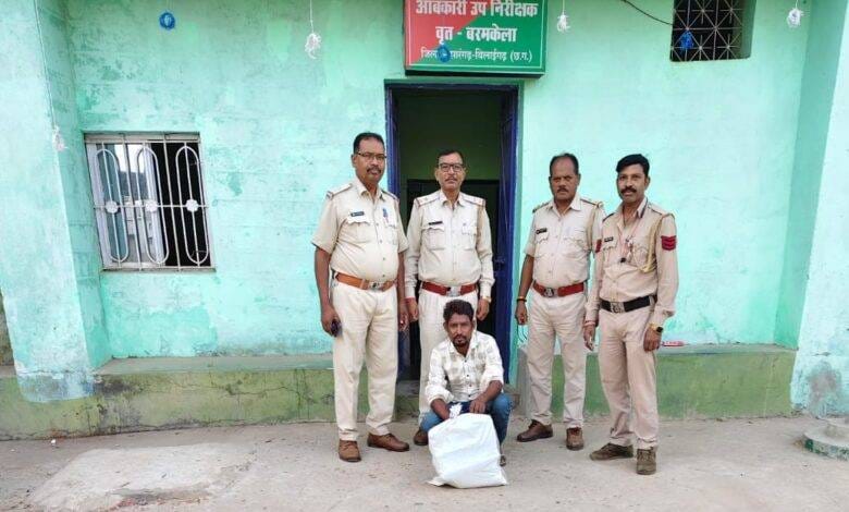 Excise Department Action : बरपाली में आबकारी विभाग की कार्रवाई…14 लीटर अवैध शराब जब्त, आरोपी जेल भेजा गया