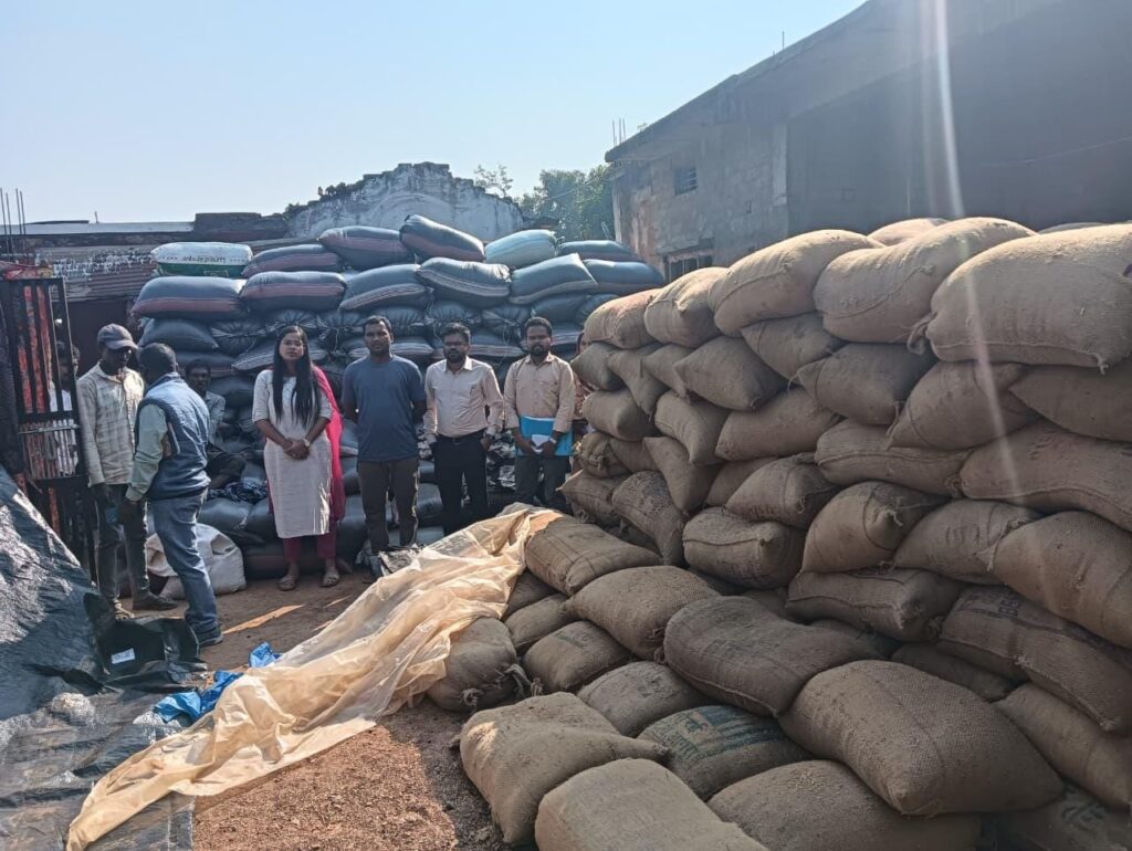 Paddy Smugglers : मानपुर में बड़ी कार्रवाई…! 223 क्विंटल से अधिक अवैध धान जब्त…प्रशासन की कड़ी निगरानी