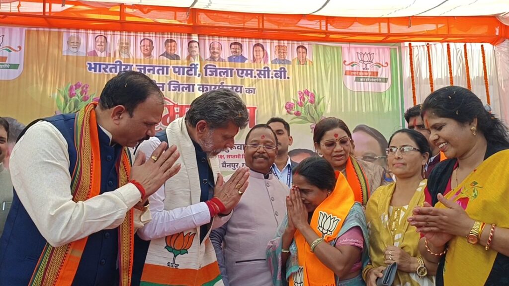 Municipal Elections : मनेंद्रगढ़ में भाजपा का मास्टरस्ट्रोक…! झगराखांड अध्यक्ष रीमा यादव BJP में शामिल