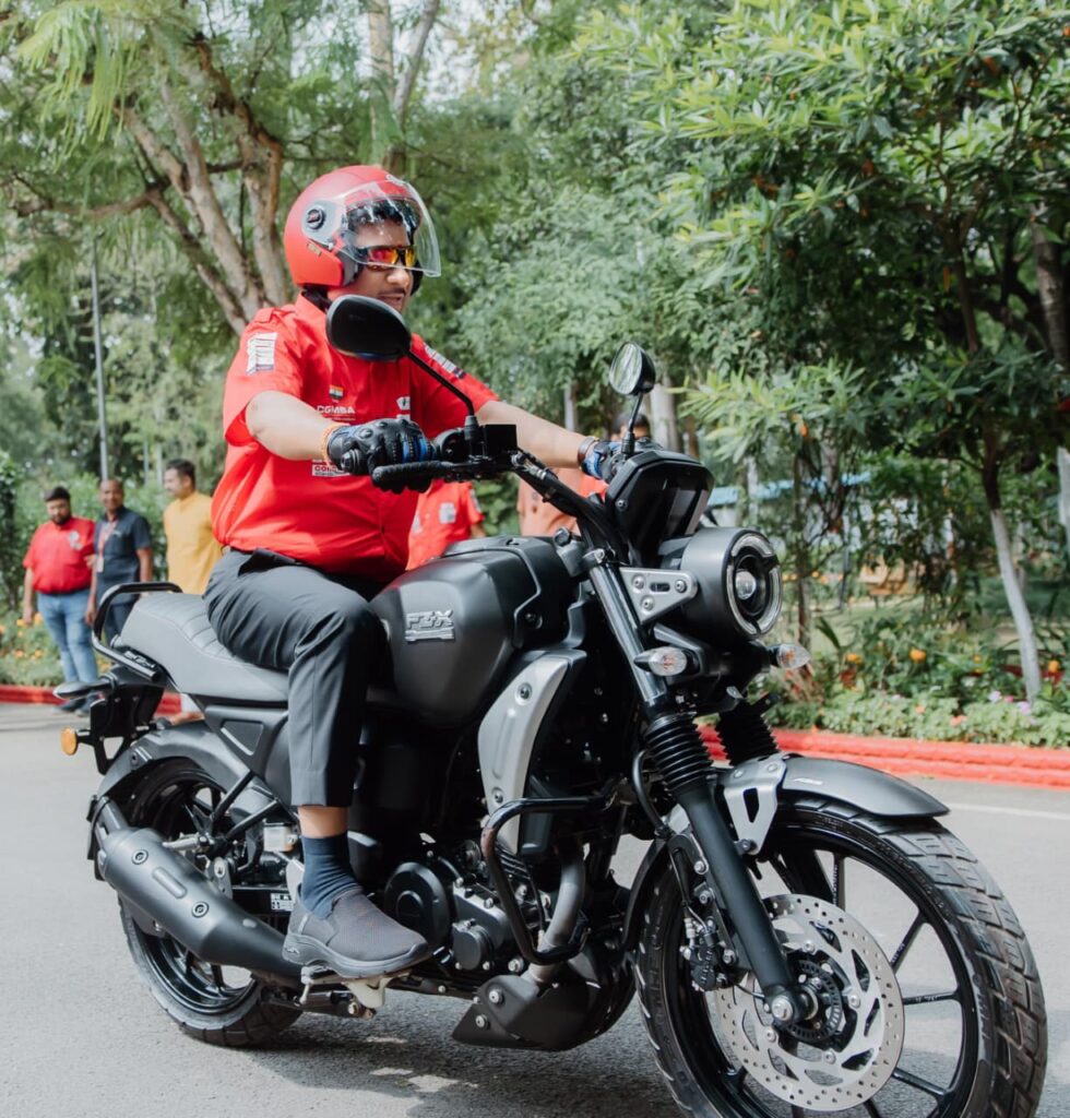 MRF National Supercross Championship: CM Vishnudev Sai shows off his unique style...! He gives the message of 'safe driving' by riding a bike.