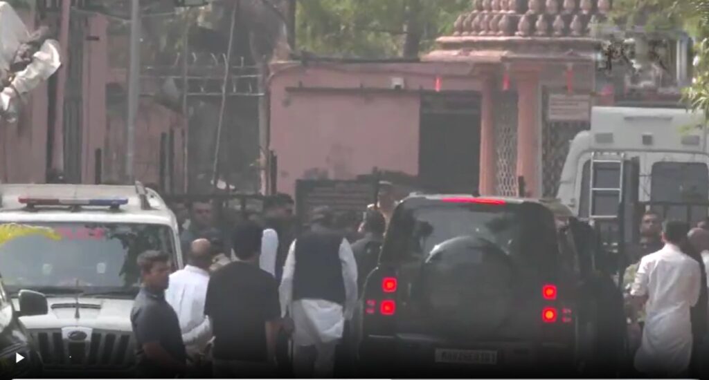 Dharmendra Passes Away : ब्रेकिंग…सदी के अभिनेता धर्मेंद्र का निधन…अंतिम दर्शन को पहुंचे अमिताभ, आमिर खान सहित बॉलीवुड सितारे…यहां देखें Video