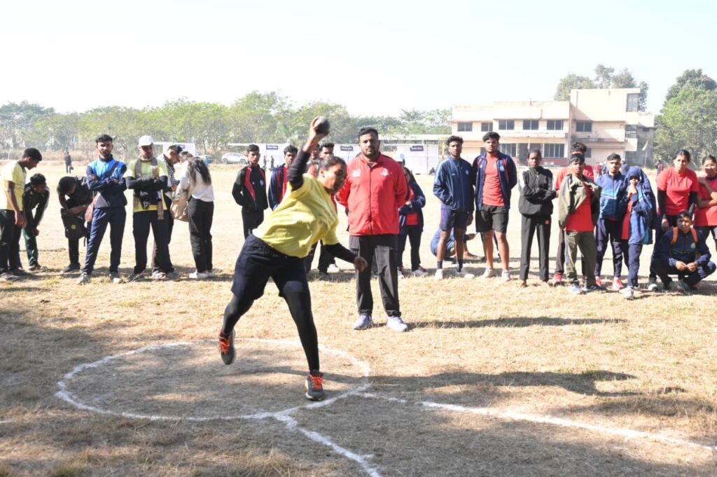 Inter-zone Sports Competition : इंदिरा गांधी कृषि विश्वविद्यालय में दूसरे दिन एथलेटिक्स छाया, टीम गेम्स ने बढ़ाया रोमांच