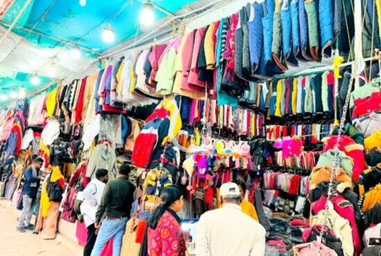 Winter Collection : गर्म कपड़े ठंडी कर रही जेब…! फैशन ट्रेंड्स ने बढ़ाई ऊनी कपड़ों की कीमतें…विंटर कलेक्शन हुआ और ज्यादा महंगा