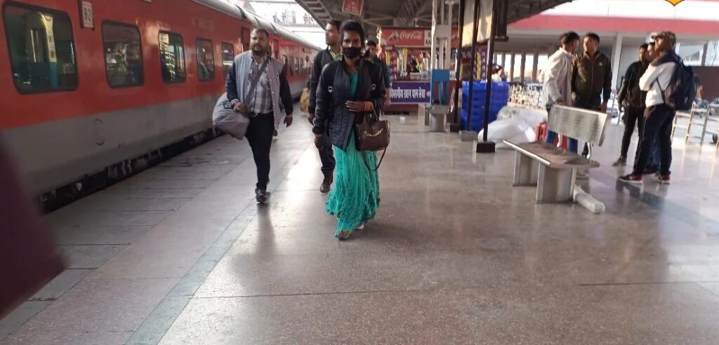 Railway Alert : रेलवे यात्री कृपया ध्यान दें…! 23 से 27 दिसंबर तक 21 ट्रेनें कैंसिल…यहां चेक करें तालिका