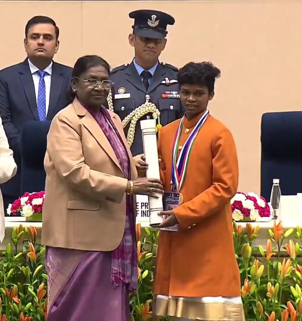 Presidential Honor : राष्ट्रपति द्रौपदी मुर्मू ने योगिता मंडावी को प्रधानमंत्री राष्ट्रीय बाल पुरस्कार से किया सम्मानित…जूडो में उत्कृष्ट प्रदर्शन के लिए मिली पुरस्कार