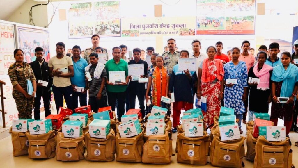 CG NEWS : राज्य सरकार की पहल….सुकमा में आत्मसमर्पित माओवादियों को रोजगार और तकनीक का सहारा