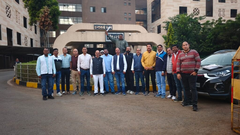 Vyayam Shikshak : लंबित मांगों को लेकर व्यायाम शिक्षक संघ लामबंद…! शिक्षा मंत्री और संचालक के नाम सौंपा ज्ञापन…आंदोलन की चेतावनी