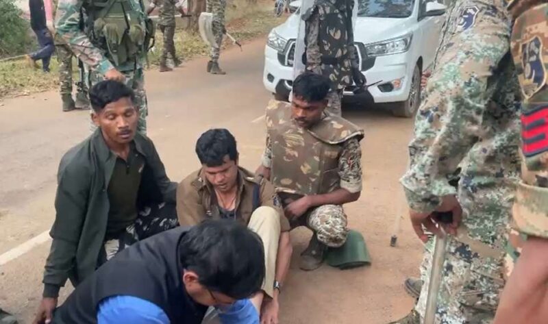 Converted : कांकेर के बड़े तेवड़ा गांव में शव दफन को लेकर बवाल…! चर्च में तोड़फोड़ और आगजनी…एडिशनल एसपी घायल