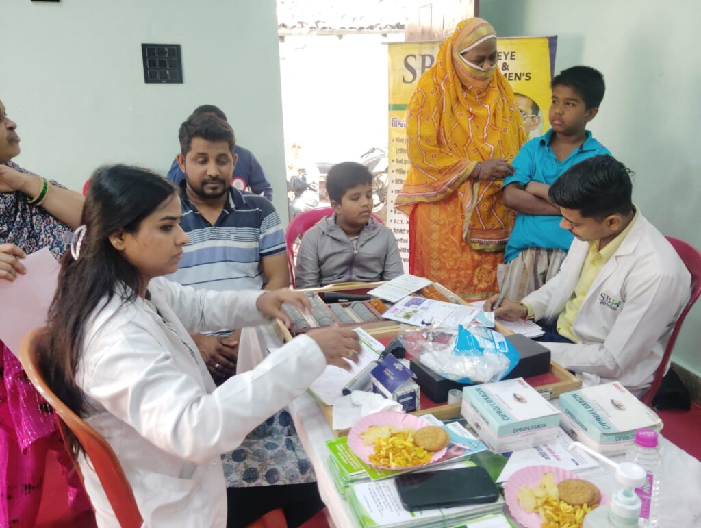 Eye Disease Camp : निःशुल्क नेत्र रोग जांच शिविर का सफल आयोजन…! 202 लोगों की हुई जांच