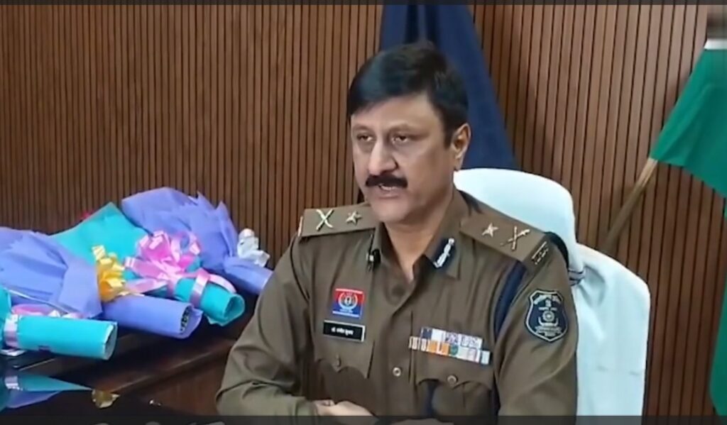 Raipur Commissioner : IPS डॉ. संजीव शुक्ला ने संभाली कमान…! ज्वाइन करने के तुरंत बाद क्या कहा…? यहां सुनिए VIDEO