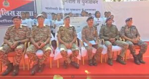 Naxalite Surrender: Major success in Sukma...! 26 hardcore Naxalites surrender... including 7 dreaded women... VIDEO