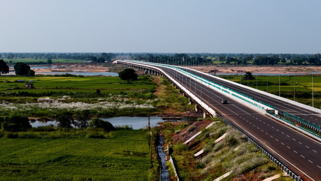 CG Development : एनएचएआई के हाईवे बने प्रगति की राह…परिवहन और व्यापार को मिला बड़ा सहारा…तेज रफ्तार हाईवे…मजबूत अर्थव्यवस्था