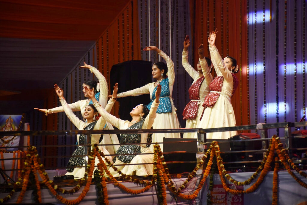 Mainpat Festival : मैनपाट महोत्सव में अलका चंद्राकर और वैशाली रायकवार की प्रस्तुतियों से रोमांच, मेला, बोटिंग और दंगल का मजा