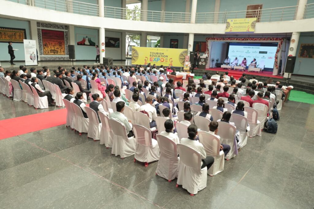 SIHM रायपुर में ‘देखो अपना देश’ प्रतियोगिता और पर्यटन शिक्षा प्रदर्शनी का भव्य आयोजन