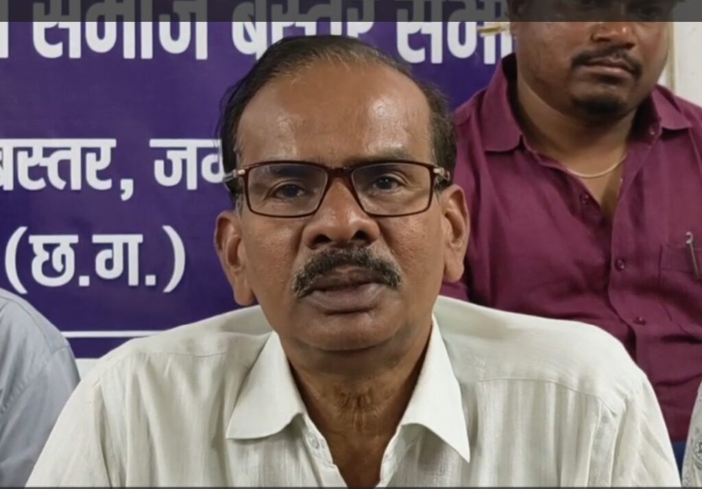 Bhumkal Smriti Divas : हिडमा के विवादित गाने मामले में सर्व आदिवासी समाज का यू-टर्न…! संभागीय अध्यक्ष का आया बयान सुनें…VIDEO