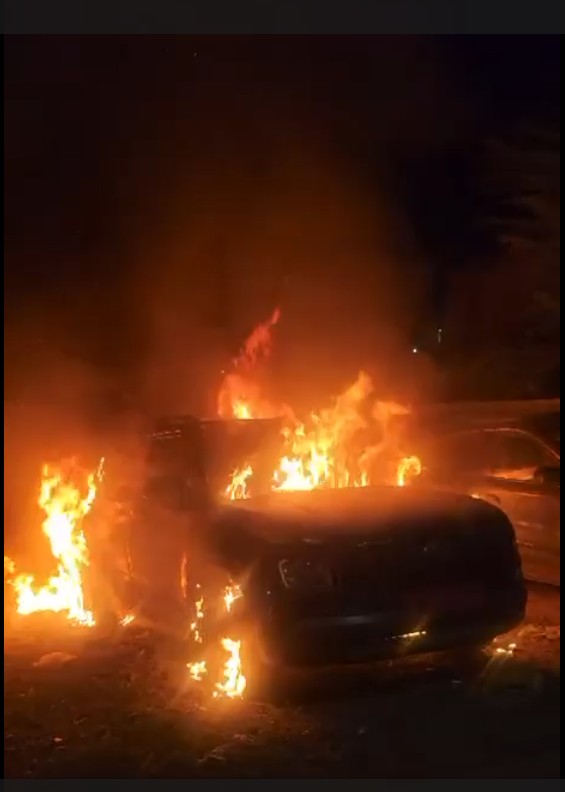 Indian Youth Congress : यूथ कांग्रेस प्रेसिडेंट के घर के बाहर खड़ी 2 कारों में लगा दी आग…कार्यकर्ताओं में आक्रोश…यहां देखें VIDEO