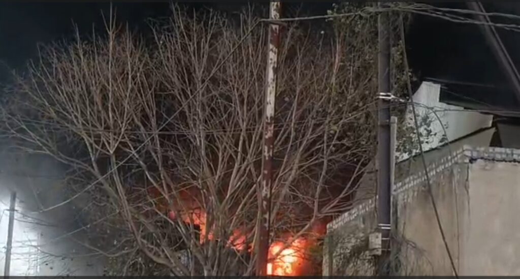 Big Fire : भनपुरी के डामर कंपनी में भीषण आग…! इलाके में अफरा-तफरी…मौके पर सक्रिय दमकलकर्मी…यहां देखें VIDEO