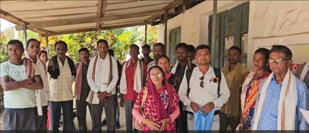 Gram Panchayat : ग्रामीणों ने खोला मोर्चा…! पंचायत सचिव पर कार्रवाई की मांग…पत्नी के नाम पर GST बनाकर राशि निकालने का आरोप…देखें Video