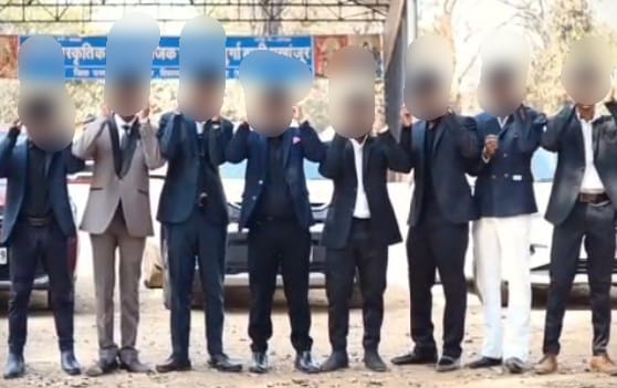 School Farewell : फिल्मी अंदाज़ में फेयरवेल…! पखांजूर के छात्रों का खतरनाक स्टंट…सोशल मीडिया पर वायरल हुआ VIDEO