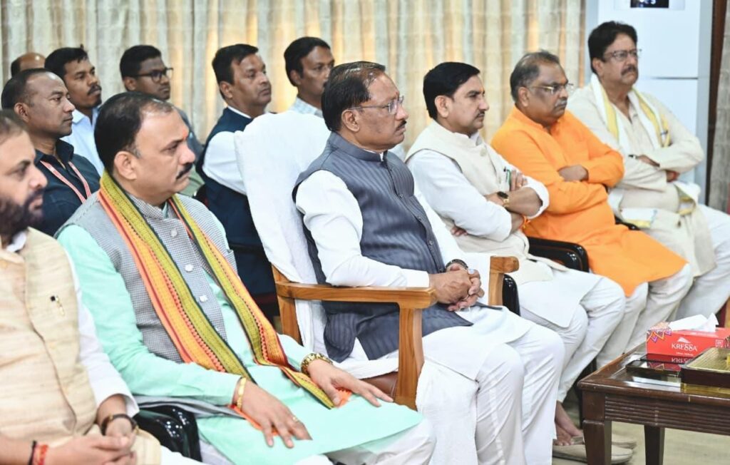 Mann Ki Baat : मुख्यमंत्री विष्णु देव साय ने सुनी ‘मन की बात’ की 131वीं कड़ी…! कहा- देश की सकारात्मक पहल को उजागर करता है यह कार्यक्रम