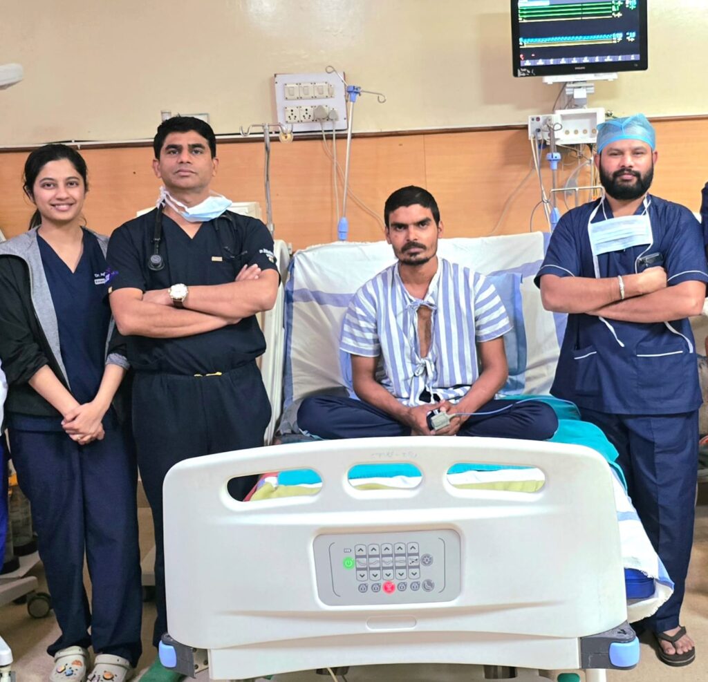 Life Saving Surgery : रायपुर मेडिकल कॉलेज हॉस्पिटल में एक बड़ी कामयाबी…! युवक का कटा हुआ हाथ बचाया…डॉ. कृष्णकांत साहू की टीम ने नामुमकिन को कर दिखाया मुमकिन