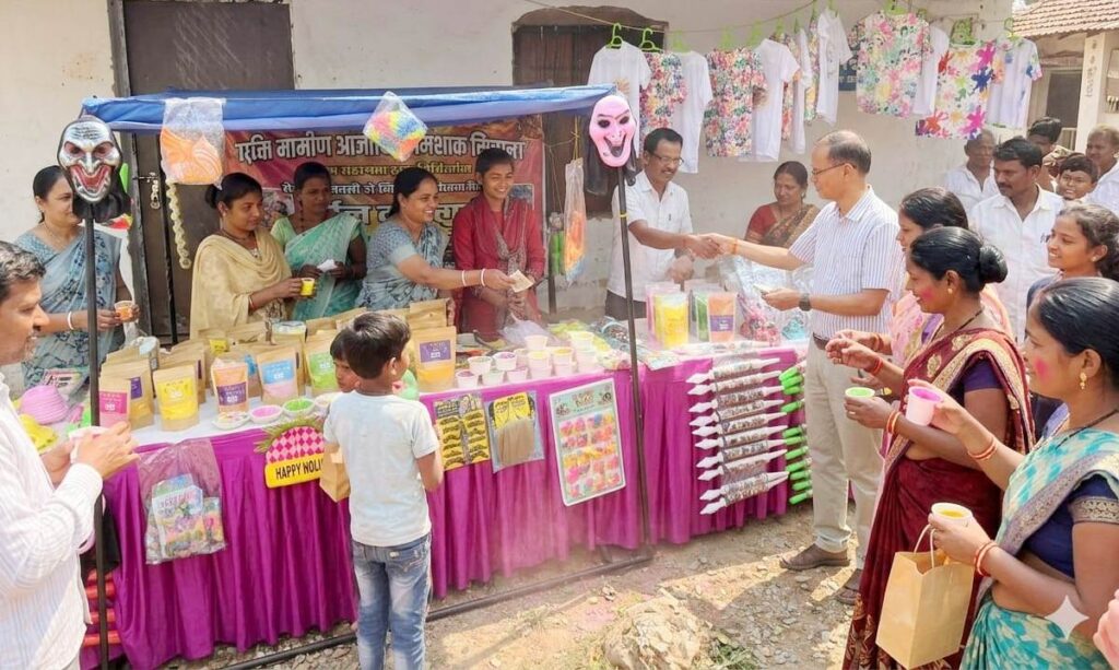 Herbal Holi : कलेक्टोरेट परिसर जगदलपुर में प्राकृतिक गुलाल और फैंसी सामग्री की बिक्री शुरू