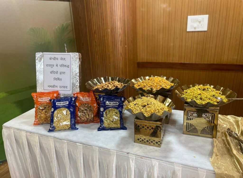 CG Aastha Cafe : विधानसभा में ‘आस्था कैफे’ के नमकीन उत्पादों का स्वाद…उपमुख्यमंत्री विजय शर्मा की पहल पर हुआ प्रदर्शन