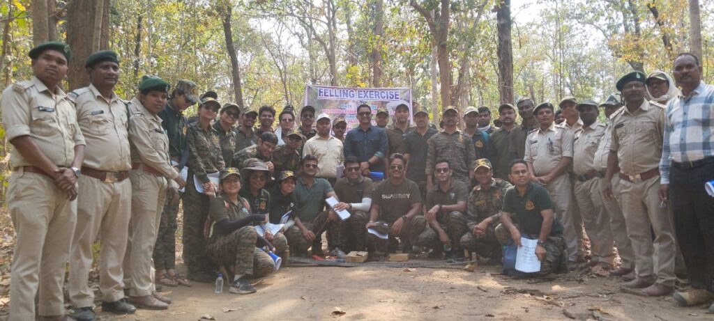 CG IFS Training : छत्तीसगढ़ के जंगलों में 133 प्रशिक्षु IFS अधिकारियों ने लिया फील्ड प्रशिक्षण…मृदा-जल संरक्षण, वन प्रबंधन और लघु वनोपज प्रसंस्करण की तकनीकों का कराया गया व्यावहारिक अध्ययन