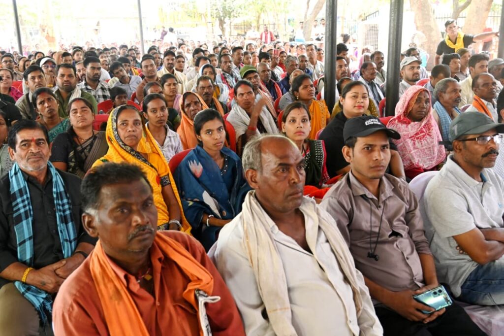 E-Rickshaw : श्रमिक सम्मेलन में 1200 श्रमिकों को मिली योजनाओं की सौगात…1.36 करोड़ से अधिक राशि डीबीटी के माध्यम से अंतरित…हितग्राहियों को मिला सीधा लाभ