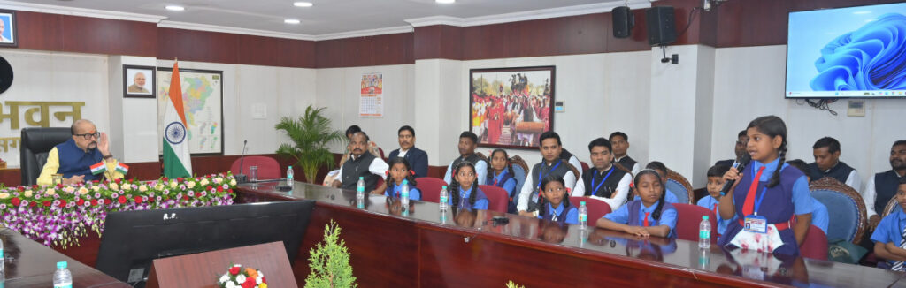 Courtesy Call : राज्यपाल से सुदूर वनांचल के प्रतिभाशाली बच्चों की आत्मीय भेंट…प्रोत्साहन राशि और बचत की आदत विकसित करने पर जोर