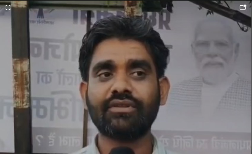 Jabalpur High Court : जबलपुर हाईकोर्ट में पिता ने भ्रूण रखकर मांगा न्याय…! मची हलचल…VIDEO