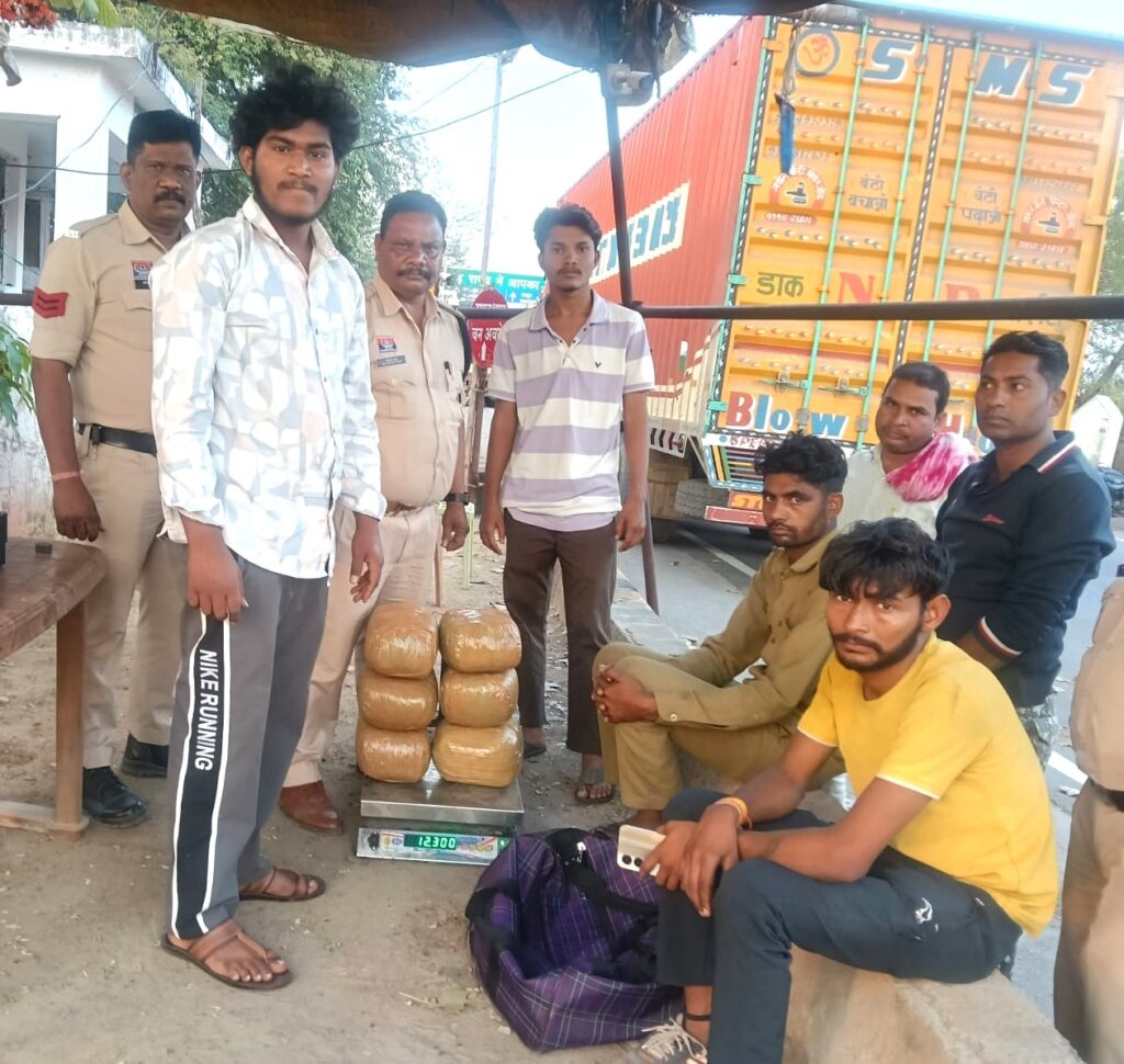Drug Bust : महासमुंद में गांजा तस्करी का बड़ा खुलासा…! कंटेनर से 6 लाख का मादक पदार्थ बरामद…दो आरोपी गिरफ्तार