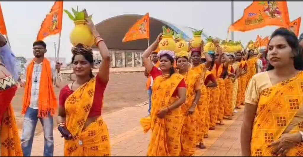 DEd Candidates : D.Ed अभ्यर्थियों ने कलश यात्रा निकालकर जताई नाराजगी…! 2300 पदों पर नियुक्ति की मांग…यहां देखें VIDEO