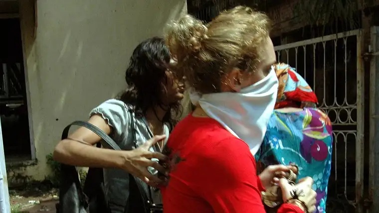 Police Action : रायपुर के होटल में देह व्यापार का शक…! बिना वीजा के रह रहे दो विदेशी महिलाएं हिरासत में ली गईं