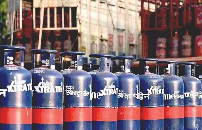LPG Update : LPG पर बड़ा फैसला…! कमर्शियल सिलेंडर का कोटा 70% तक बढ़ा…सरकार ने बढ़ाया आवंटन