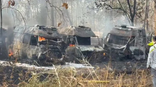 Fire in Hospital : कोरबा जिला मेडिकल कॉलेज अस्पताल परिसर में भीषण आग…! आधा दर्जन कंडम एंबुलेंस जलकर खाक