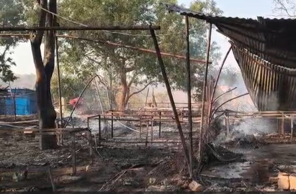 Temple Fire : गिरौदपुरी धाम में आग का तांडव…! प्रसाद से कपड़ों तक सब राख…यहां देखें VIDEO