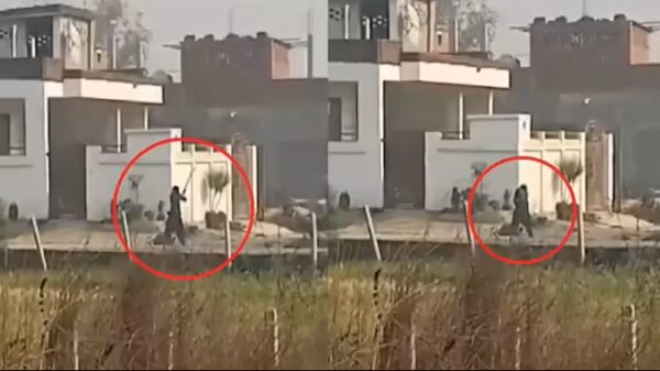 Domestic Violence : दिल दहला देने वाली घटना…! शराब के लिए पैसे नहीं दिए तो पत्नी ने पति को डंडे से पीट-पीटकर उतारा मौत के घाट…यहां देखें VIDEO