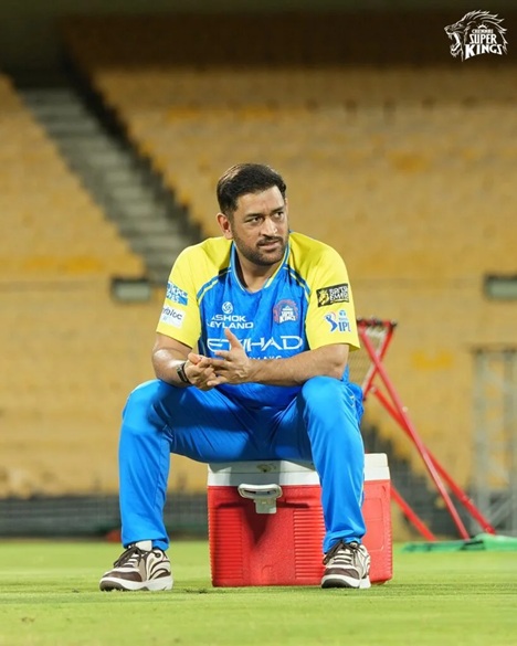 Dhoni Injury : क्रिकेट प्रेमियों को एक बड़ा झटका…! एमएस धोनी हुए चोटिल…4 मैच नहीं खेल पाएंगे