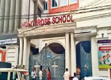 Nagar Nigam Action : नोटिस पर भी नहीं जागे स्कूल…! होली क्रॉस स्कूल बैरन बाजार और शैलेंद्र नगर पर 58 लाख का बकाया…दोनों स्कूल सील