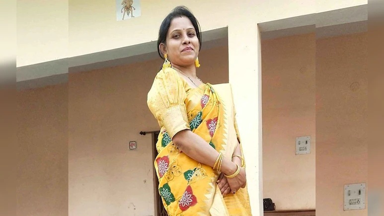 Illegal Opium : दुर्ग में अफीम कांड…! मक्के की आड़ में उग रही थी अफीम…कृषि विस्तार अधिकारी सस्पेंड